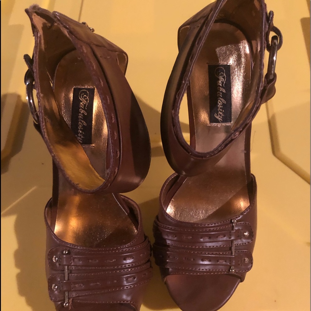 7.5 Brown heels with gold hardware